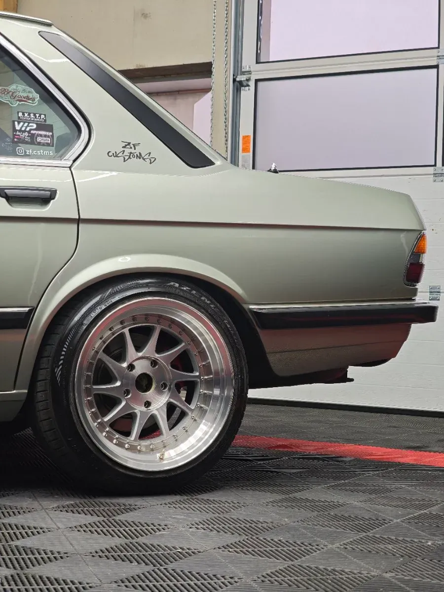 BMW 5 Series 1984 photo 2