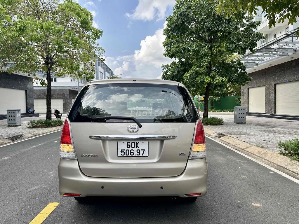 Toyota Innova 2011 photo 2