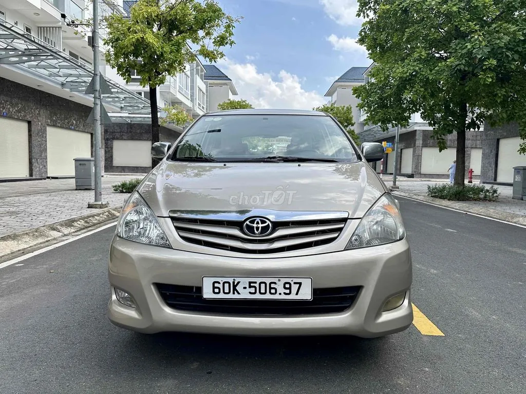 Toyota Innova 2011 photo 3