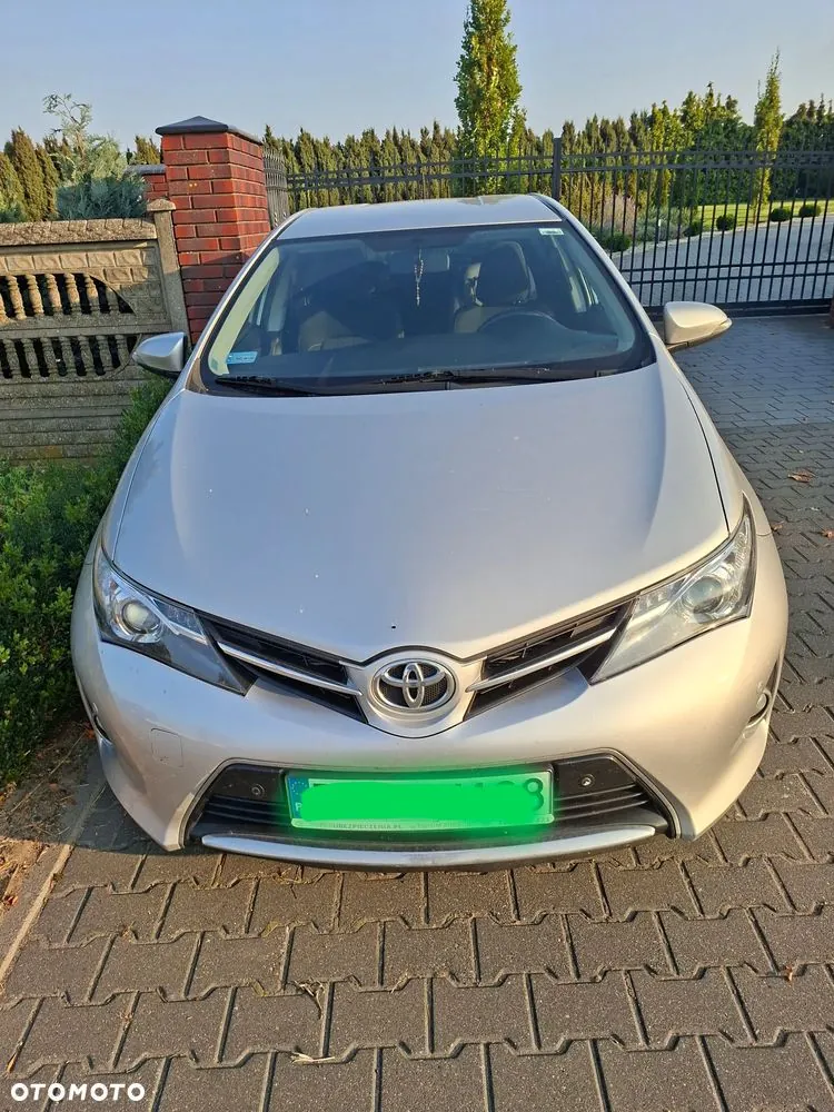 Toyota Auris 2015 photo 2