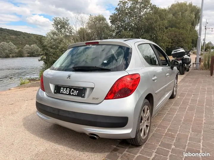 Peugeot 207 2008 photo 2