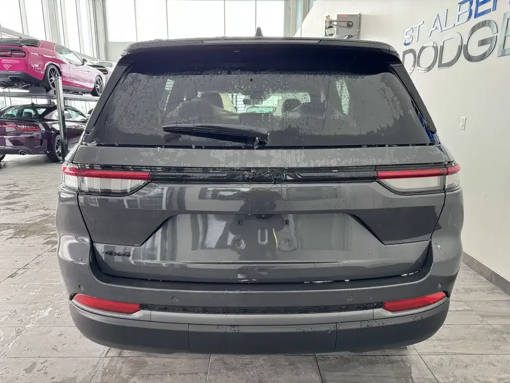 Jeep Grand Cherokee 2026 photo 4