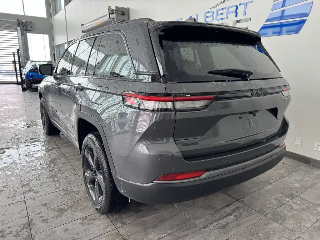 Jeep Grand Cherokee 2026 photo 3