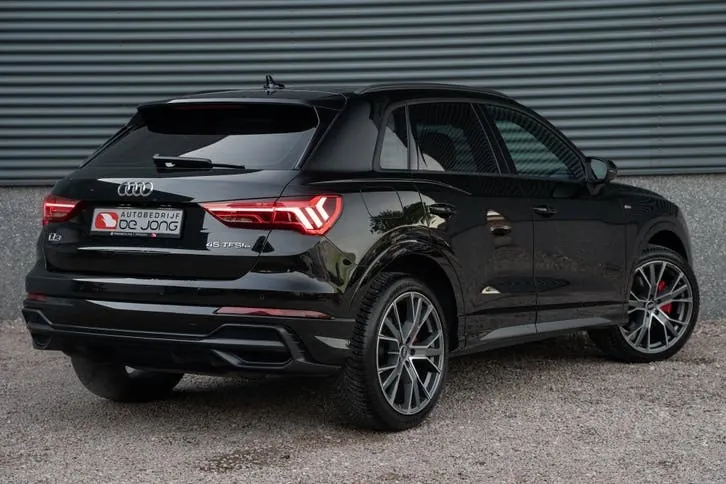 Audi Q3 2021 photo 2