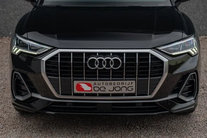 Audi Q3 2021 photo 3