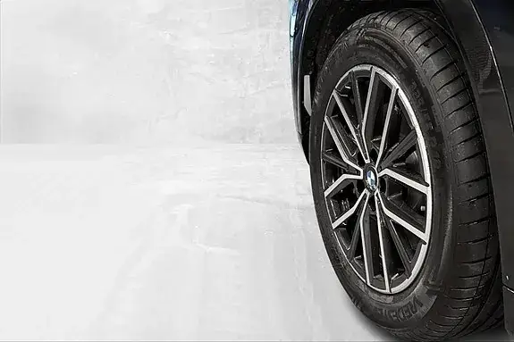 BMW Ix1 2026 photo 2