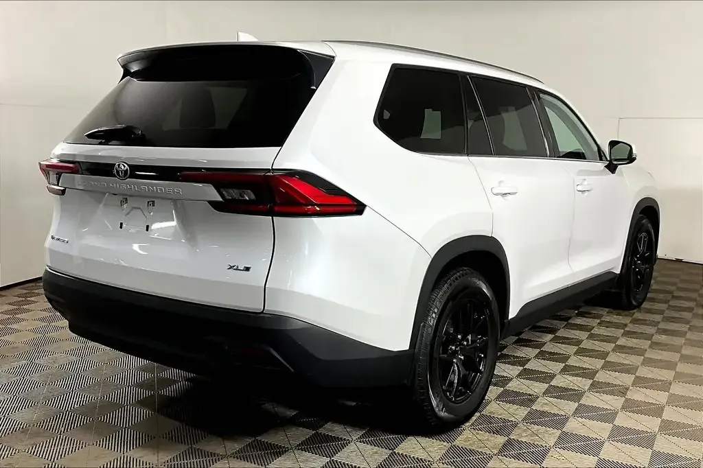 Toyota Grand Highlander 2024 photo 2
