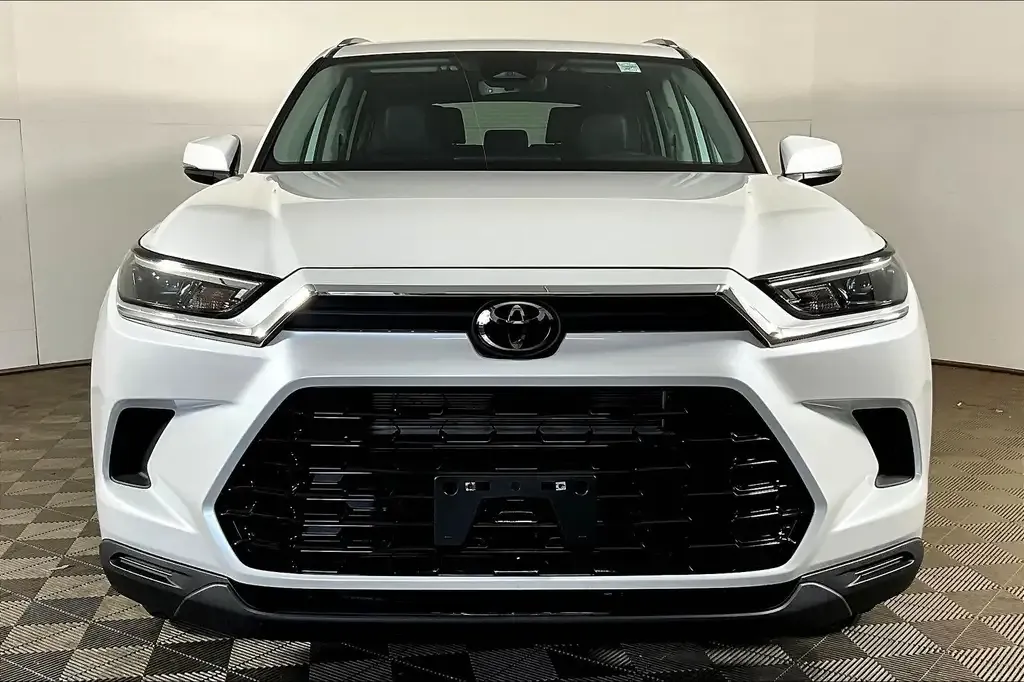 Toyota Grand Highlander 2024 photo 3