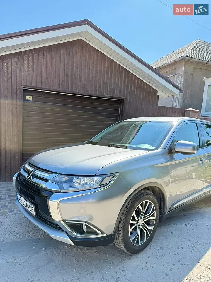 Mitsubishi Outlander 2015 photo 2