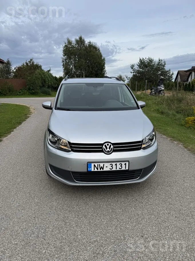 Volkswagen Touran 2012 photo 2