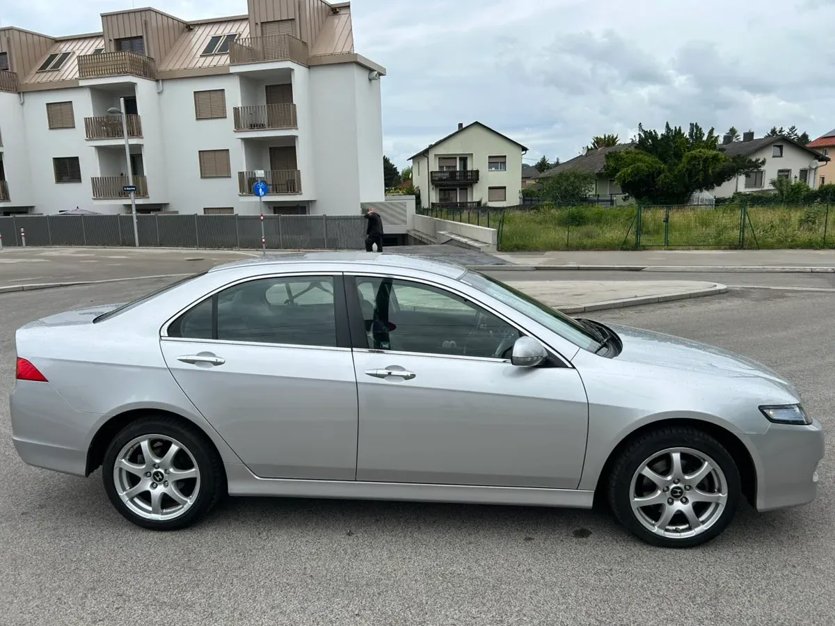 Honda Accord 2006 photo 2