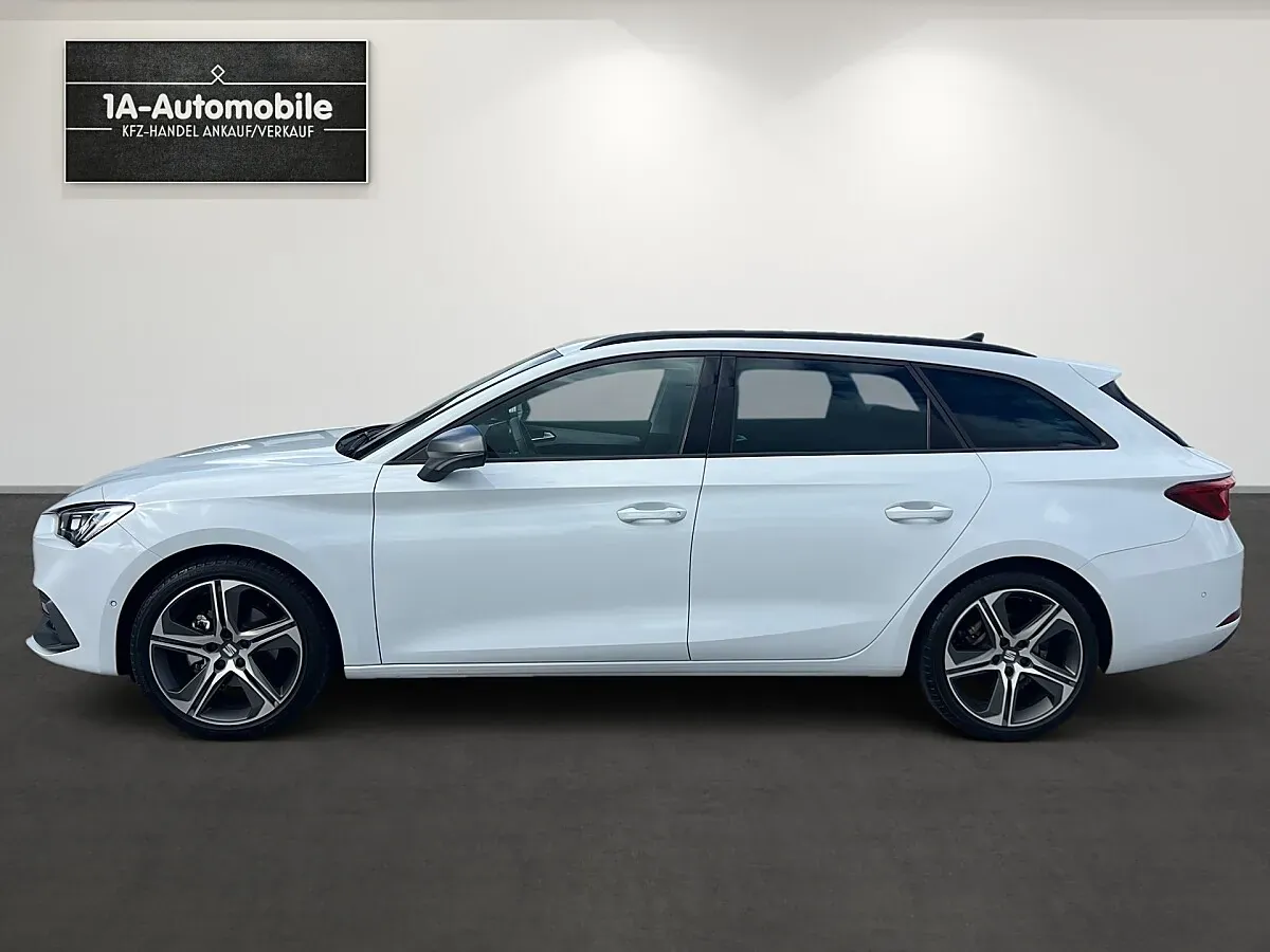 Seat Leon 2023 photo 2