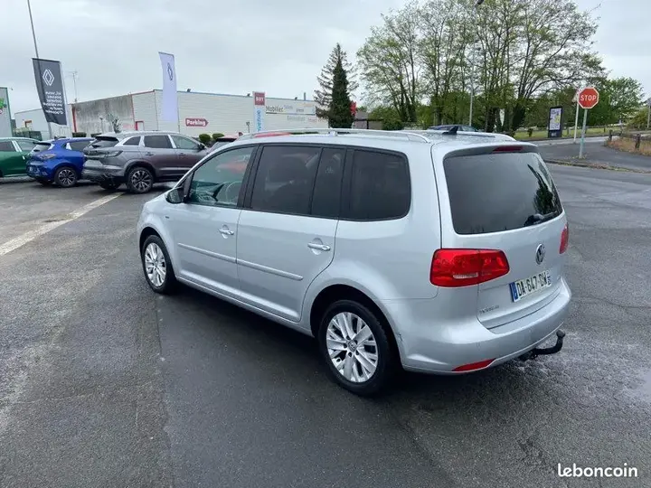 Volkswagen Touran 2013 photo 2