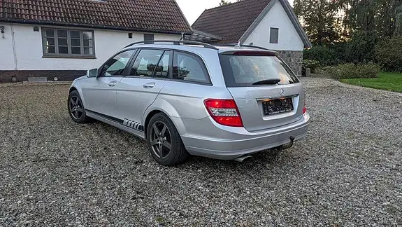 Mercedes-Benz C200 2010 photo 3