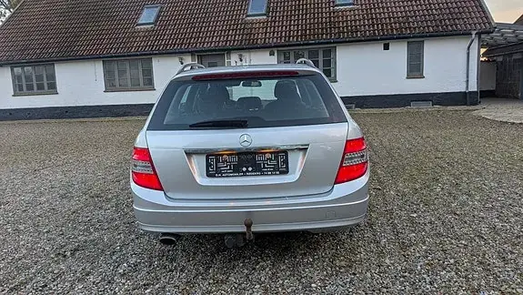 Mercedes-Benz C200 2010 photo 2