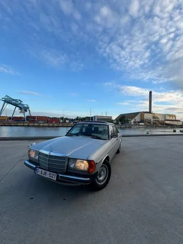 Mercedes-Benz W123
