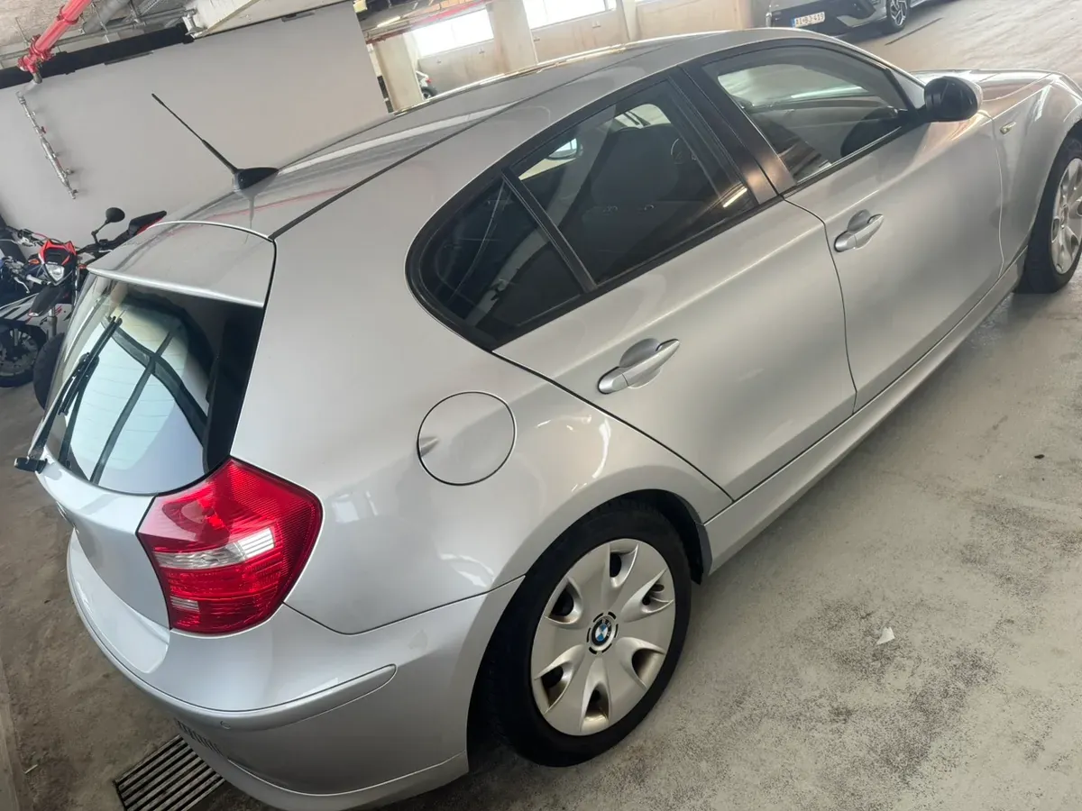 BMW 1 Series 2009 photo 2