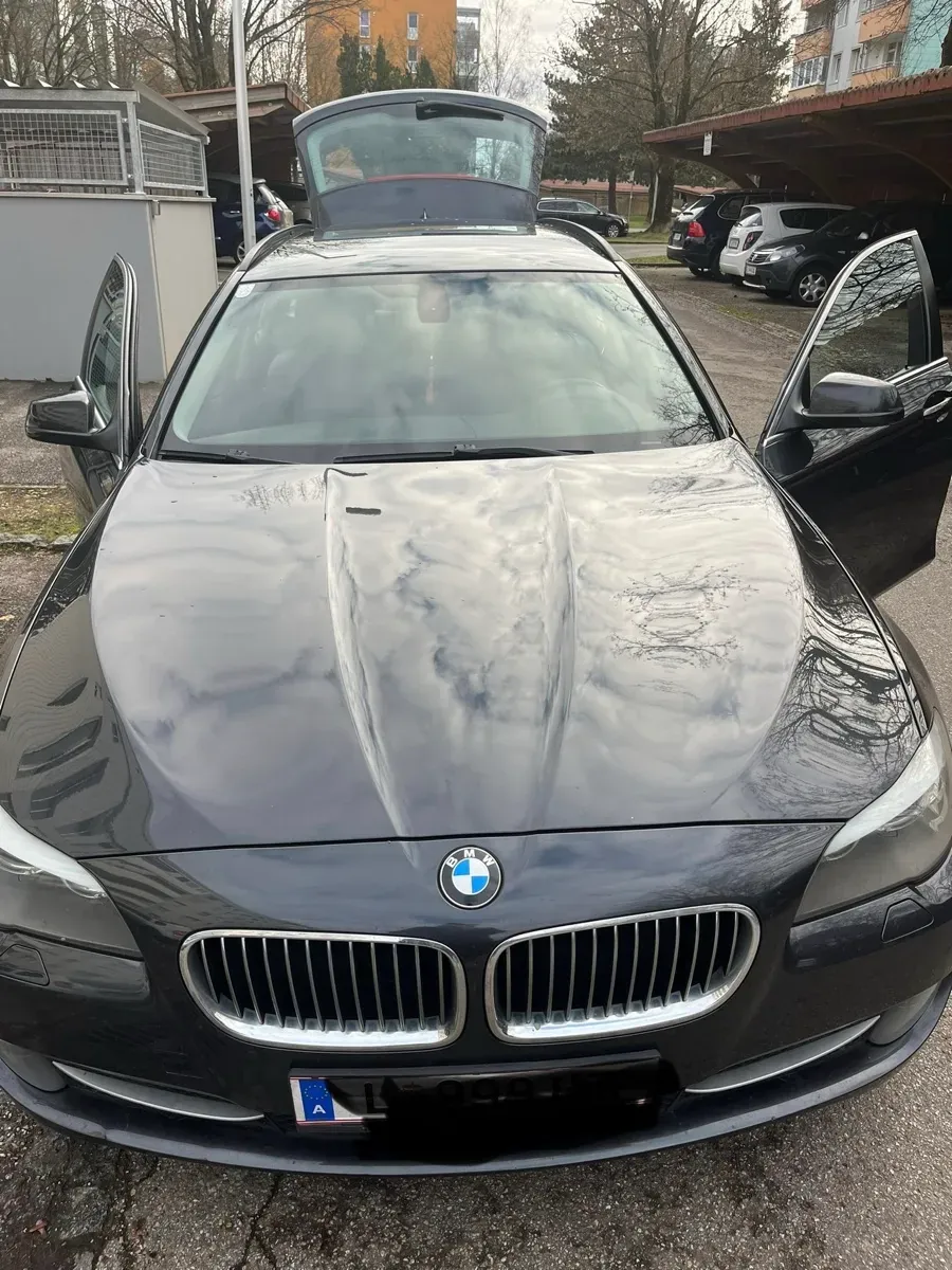 BMW 5 Series 2011 photo 2