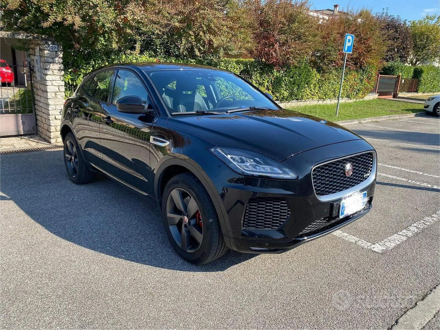 Jaguar E-Pace 2018 photo 2