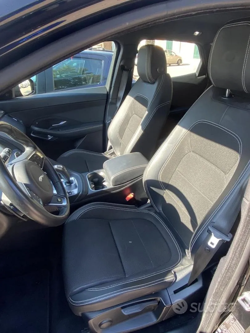 Jaguar E-Pace 2018 photo 4