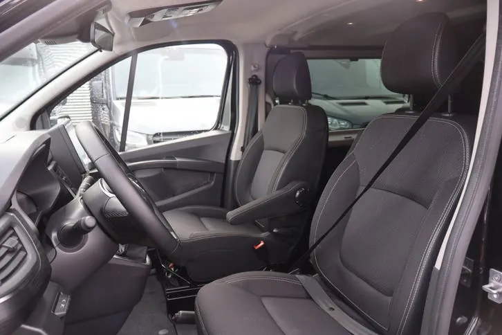 Renault Trafic 2024 photo 2