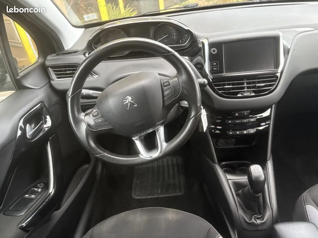 Peugeot 208 2016 photo 3