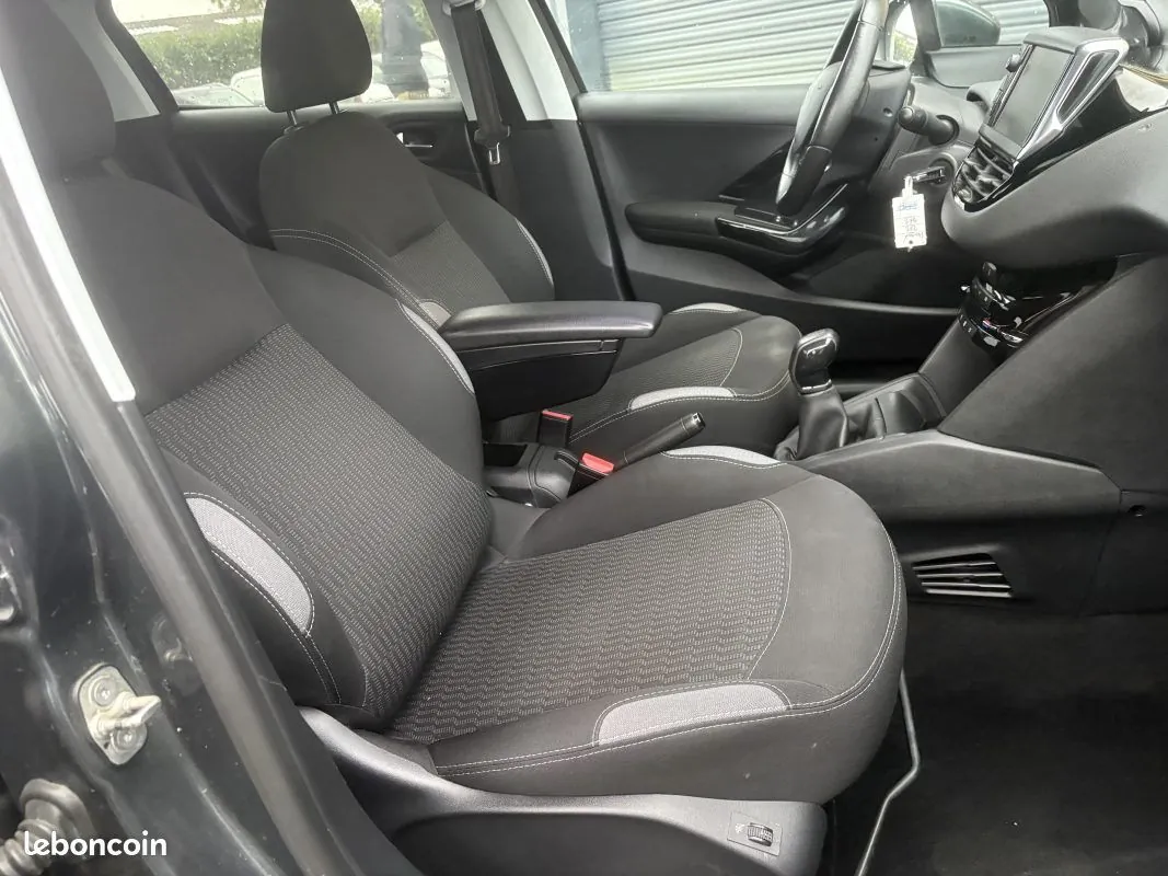 Peugeot 208 2016 photo 5