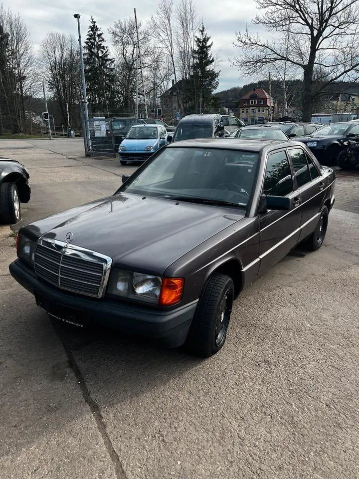 Mercedes-Benz 190 E