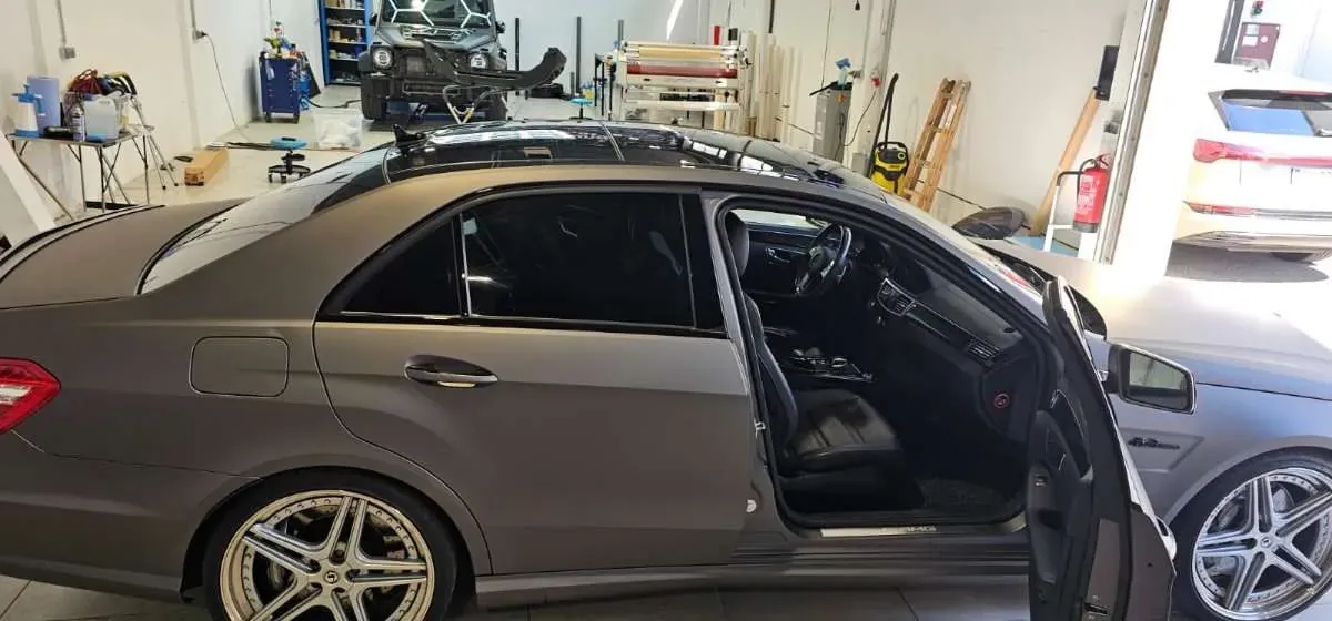 Mercedes-Benz E-Class 2010 photo 2