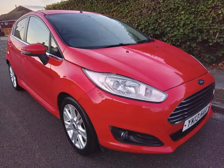 Ford Fiesta 2013 photo 2