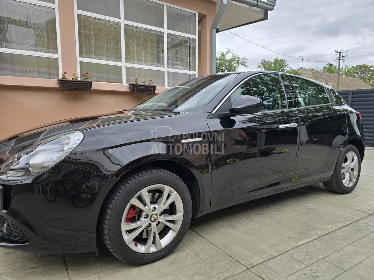 Alfa Romeo Giulietta 2010 photo 3