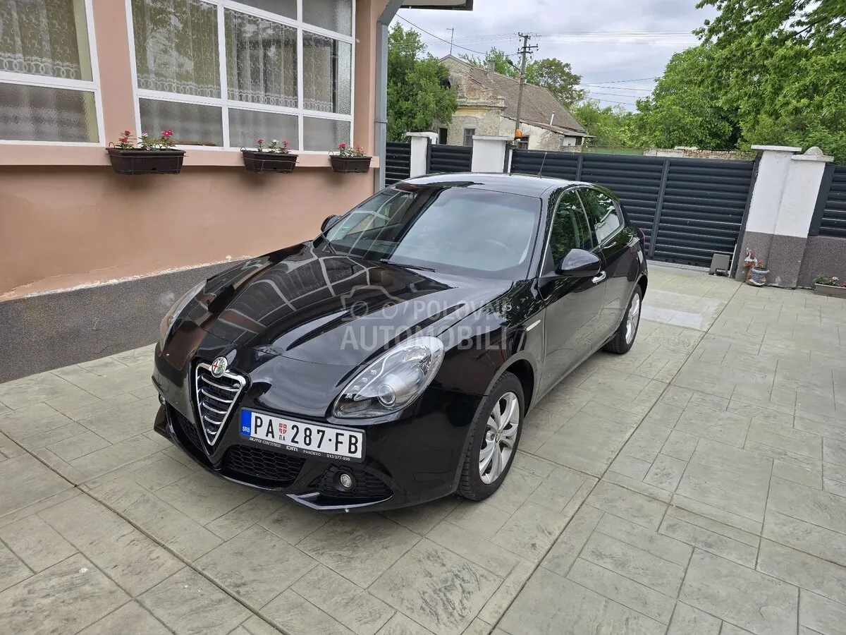 Alfa Romeo Giulietta 2010 photo 2