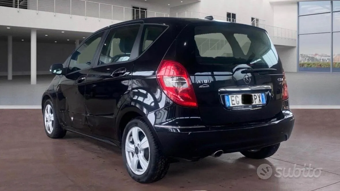 Mercedes-Benz A180 2011 photo 3