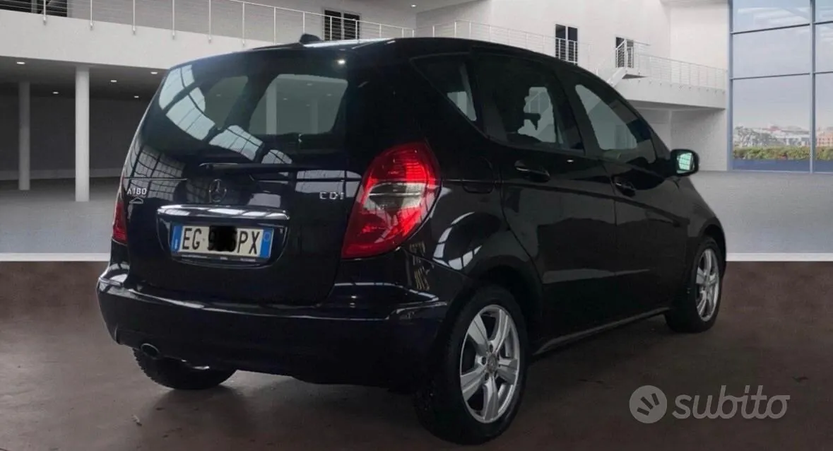Mercedes-Benz A180 2011 photo 4