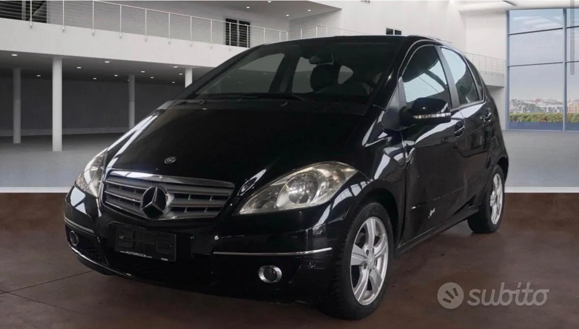 Mercedes-Benz A180 2011 photo 2