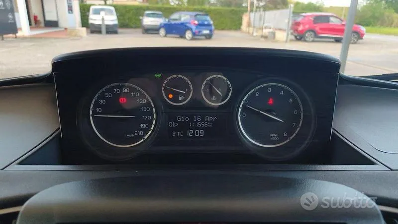 Lancia Ypsilon 2015 photo 2