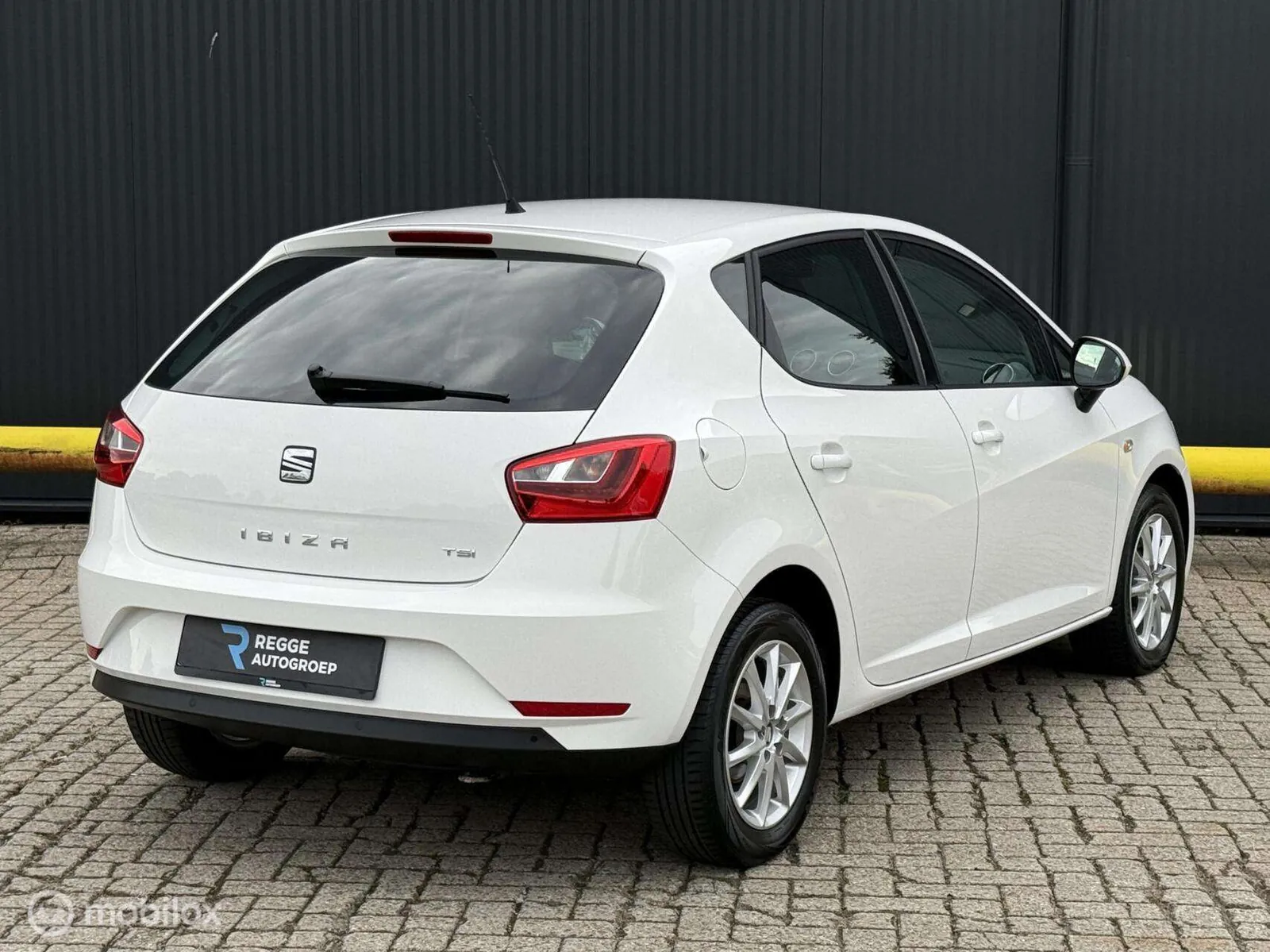 Seat Ibiza 2016 photo 3