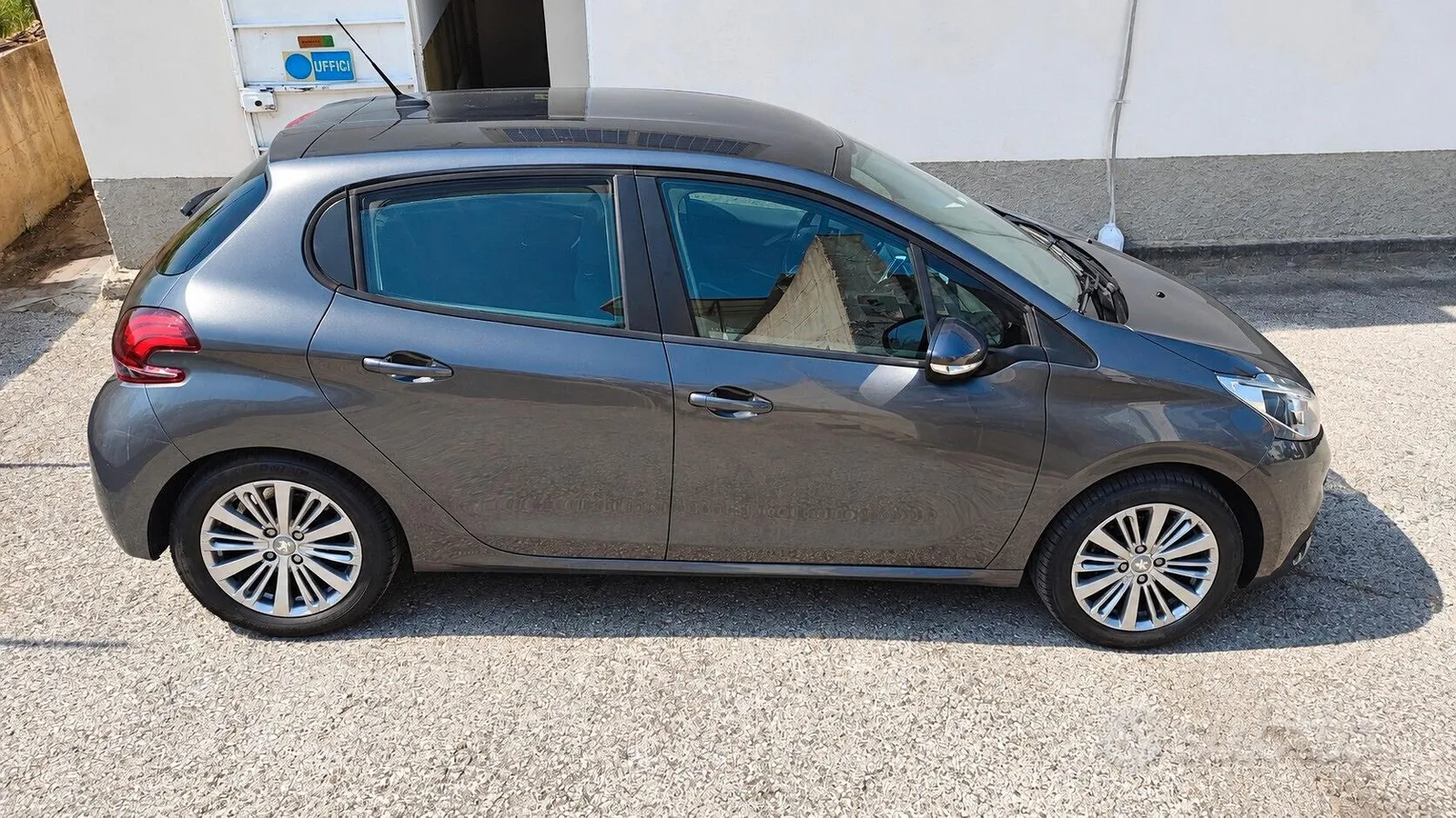 Peugeot 208 2019 photo 4