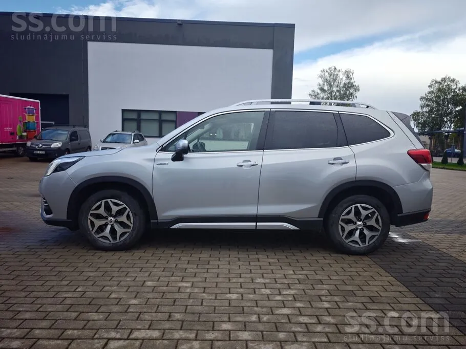 Subaru Forester 2024 photo 2