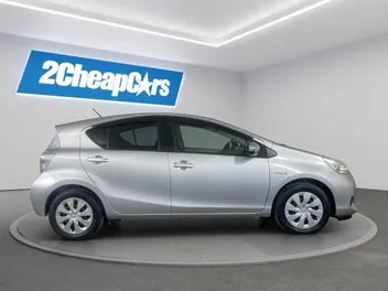 Toyota Aqua 2012 photo 5