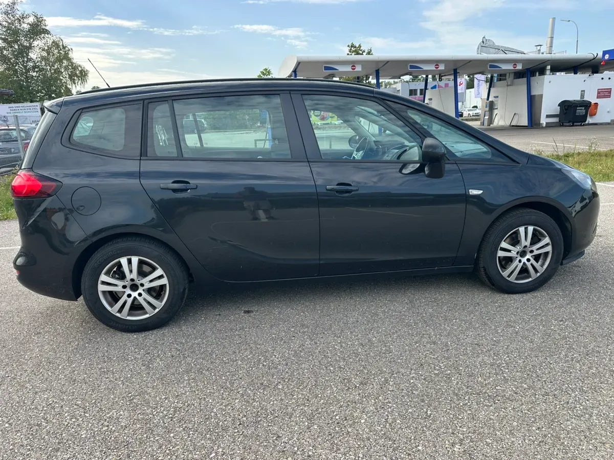 Opel Zafira Tourer 2014 photo 2