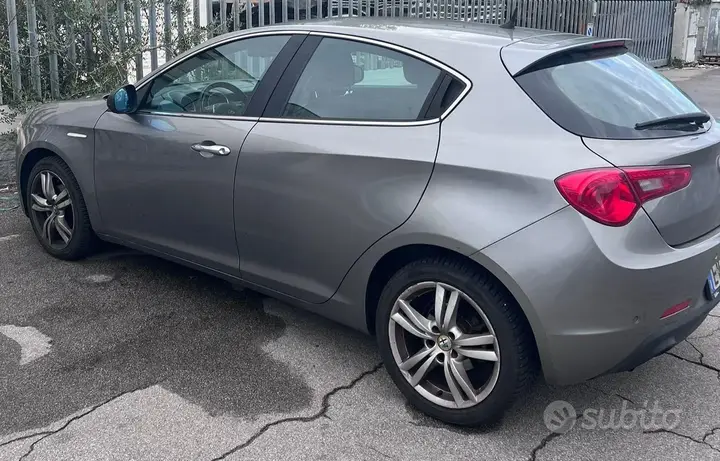 Alfa Romeo Giulietta 2014 photo 3
