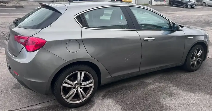 Alfa Romeo Giulietta 2014 photo 4