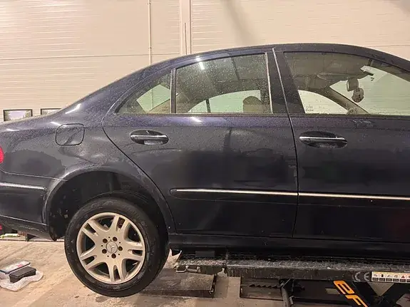 Mercedes-Benz E 220 D 2006 photo 3