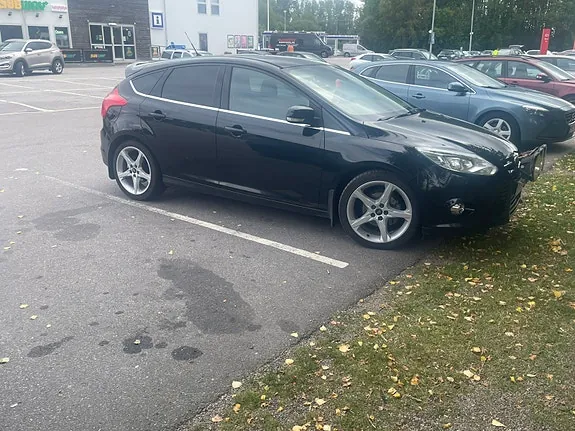 Ford Focus 2012 photo 2