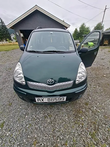 Toyota Yaris 2005 photo 2