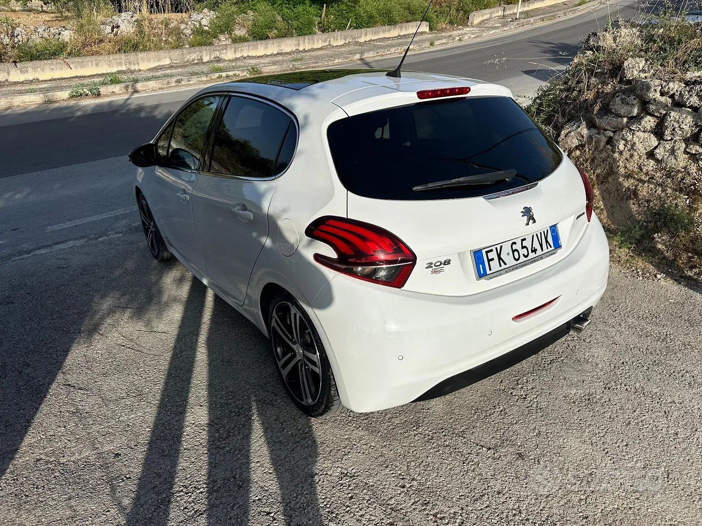 Peugeot 208 2017 photo 3