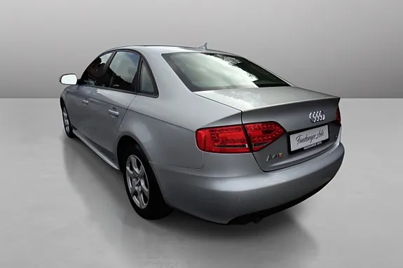 Audi A4 2011 photo 3