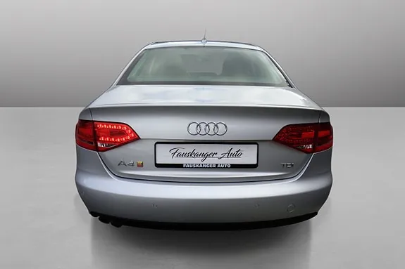 Audi A4 2011 photo 4