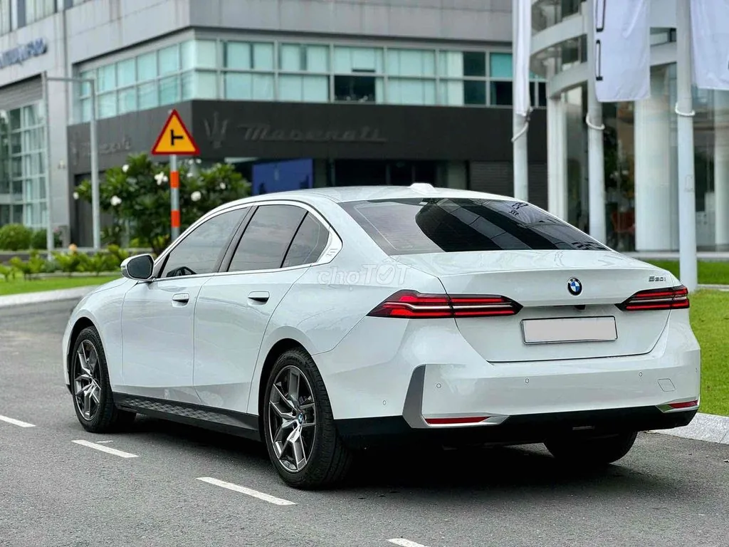 BMW 5 Series 2026 photo 3